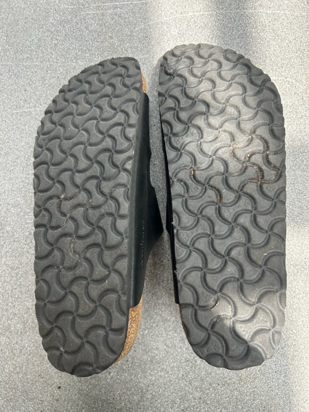Like New Black Birkenstock Arizona Leather Sandals Unisex - Free Shipping - Picture 5 of 6